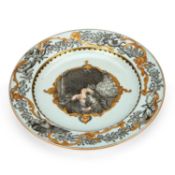 A CHINESE GRISAILLE-DECORATED PORCELAIN PLATE