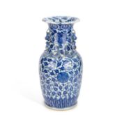 A LARGE CHINESE BLUE AND WHITE PORCELAIN VASE