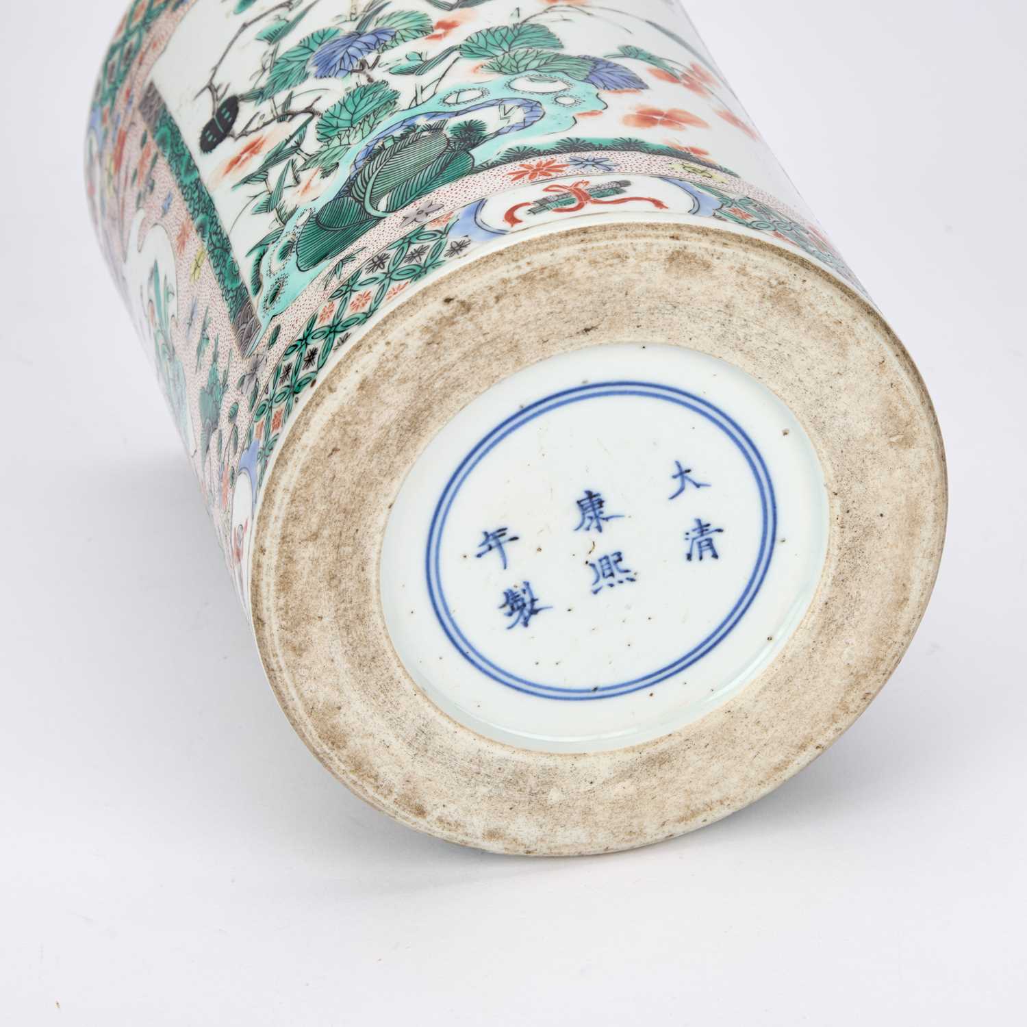 A CHINESE FAMILLE VERTE PORCELAIN BRUSH POT - Image 2 of 2