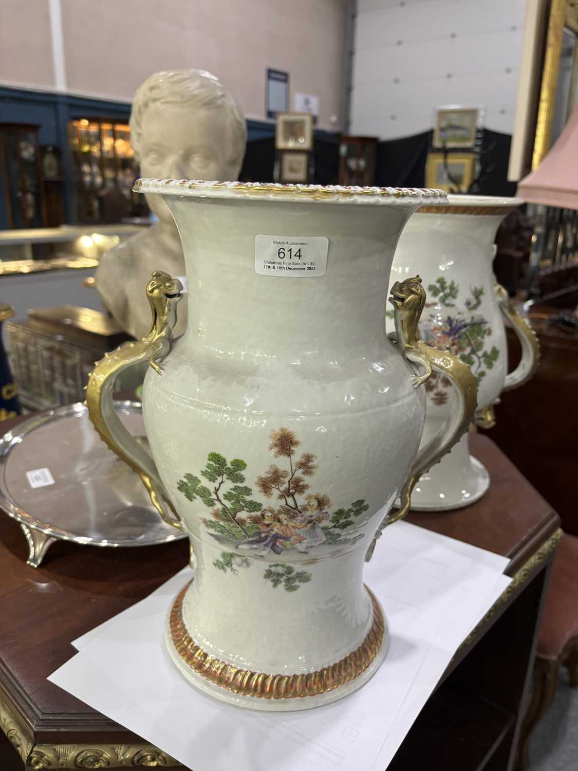 A LARGE PAIR OF CHINESE PORCELAIN VASES - Image 10 of 11