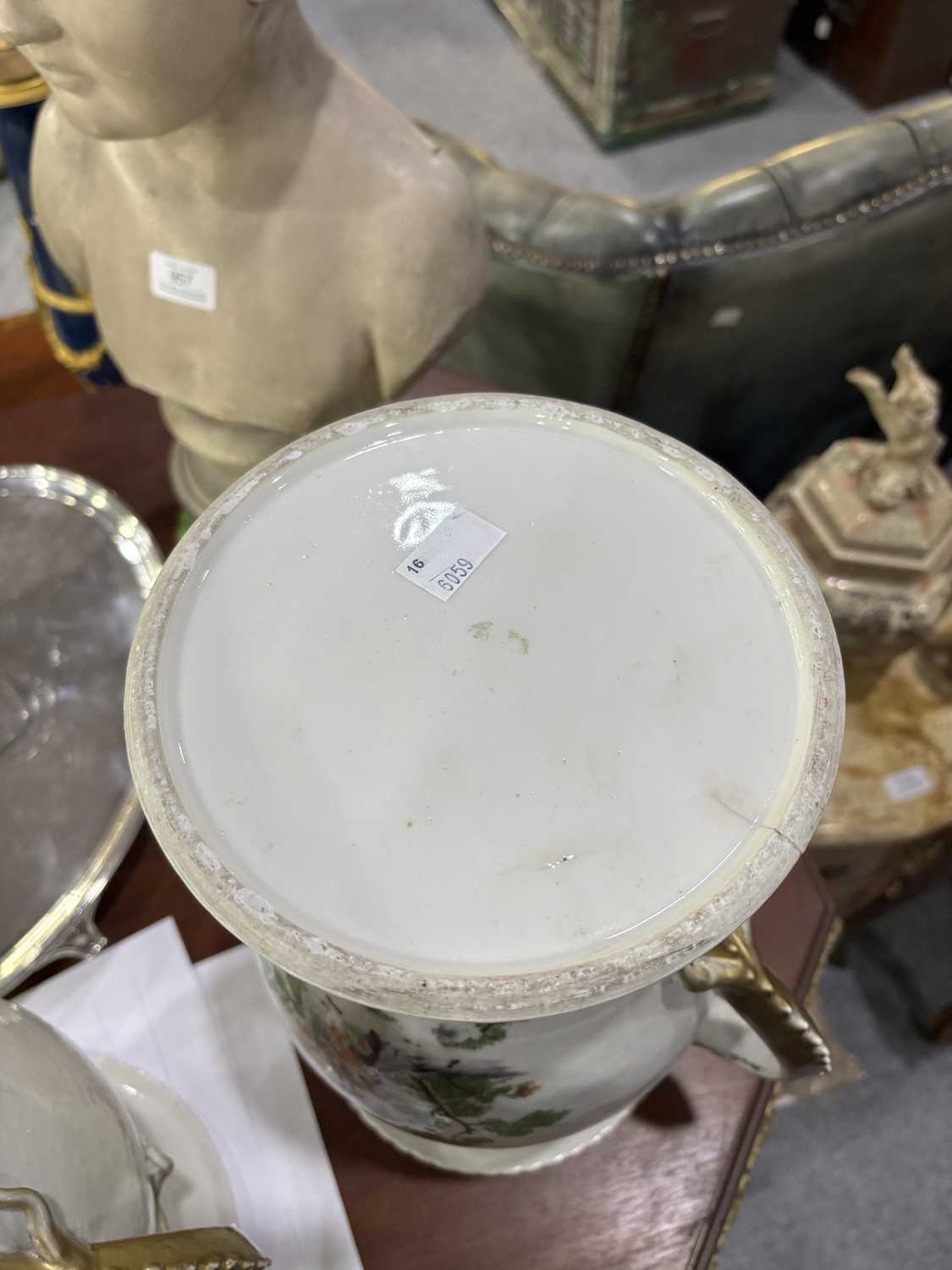 A LARGE PAIR OF CHINESE PORCELAIN VASES - Image 11 of 11