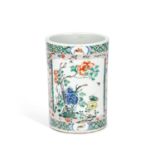 A CHINESE FAMILLE VERTE PORCELAIN BRUSH POT
