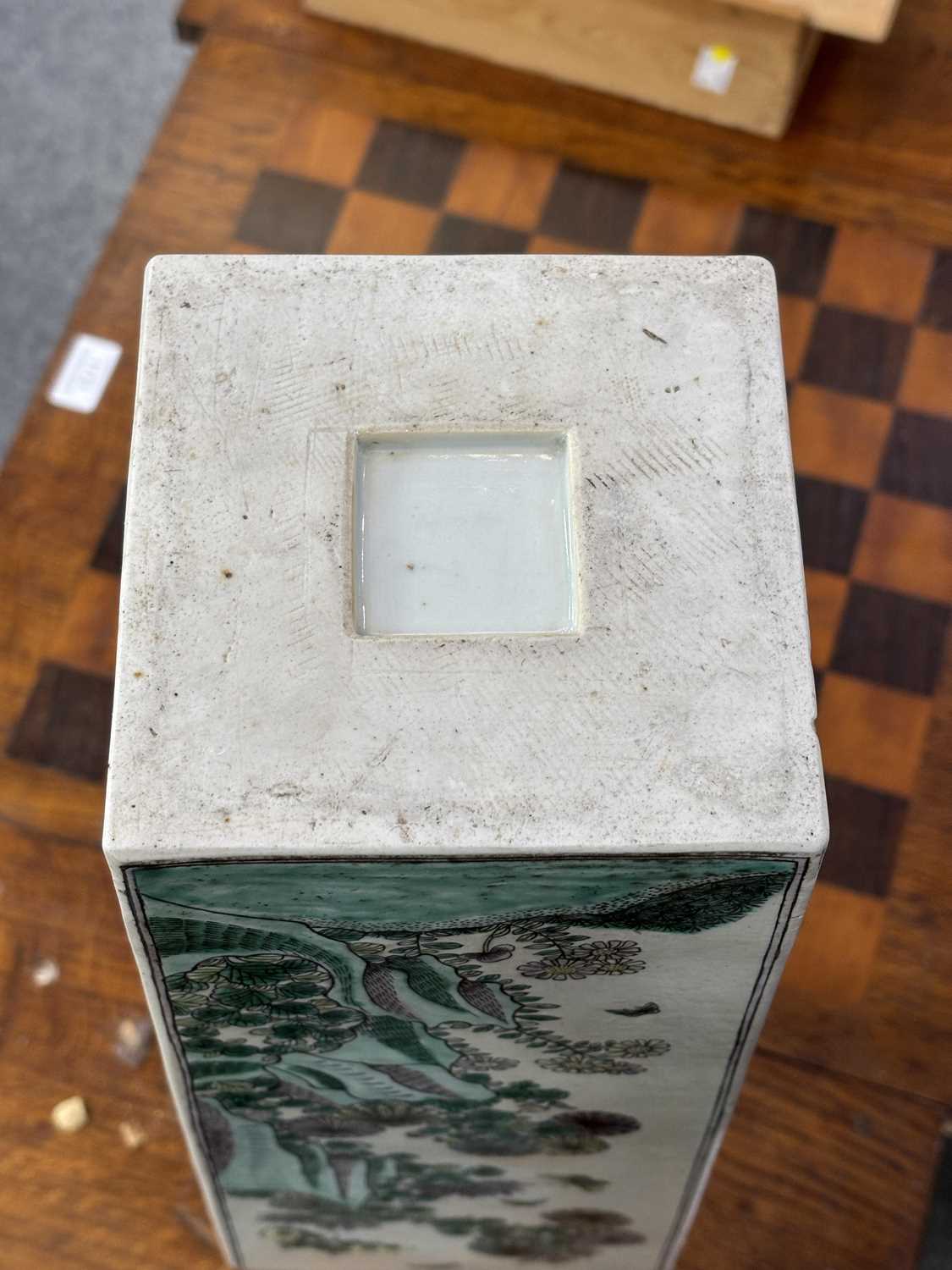 A CHINESE FAMILLE VERTE SQUARE-SECTION VASE - Image 4 of 8