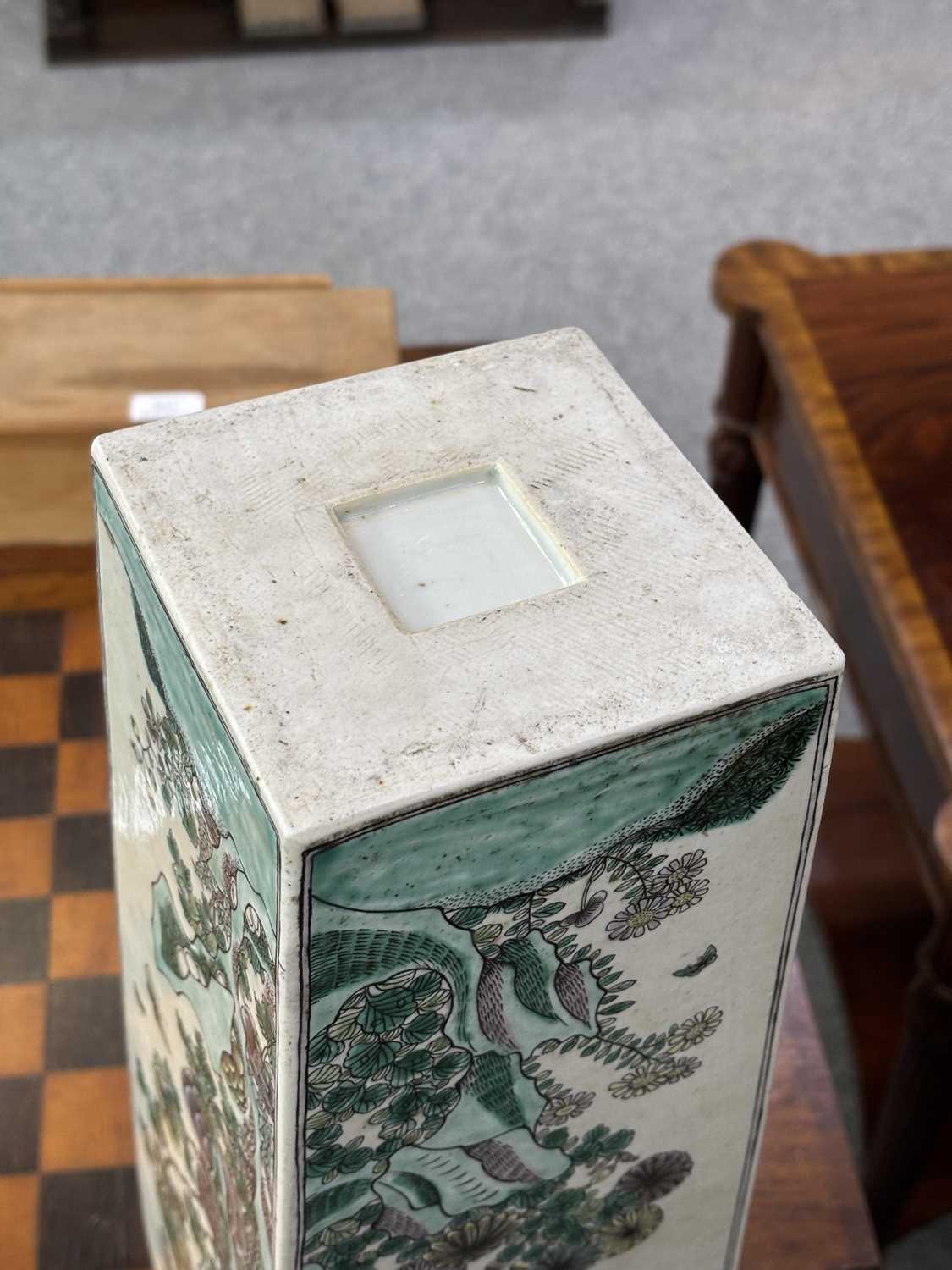 A CHINESE FAMILLE VERTE SQUARE-SECTION VASE - Image 3 of 8