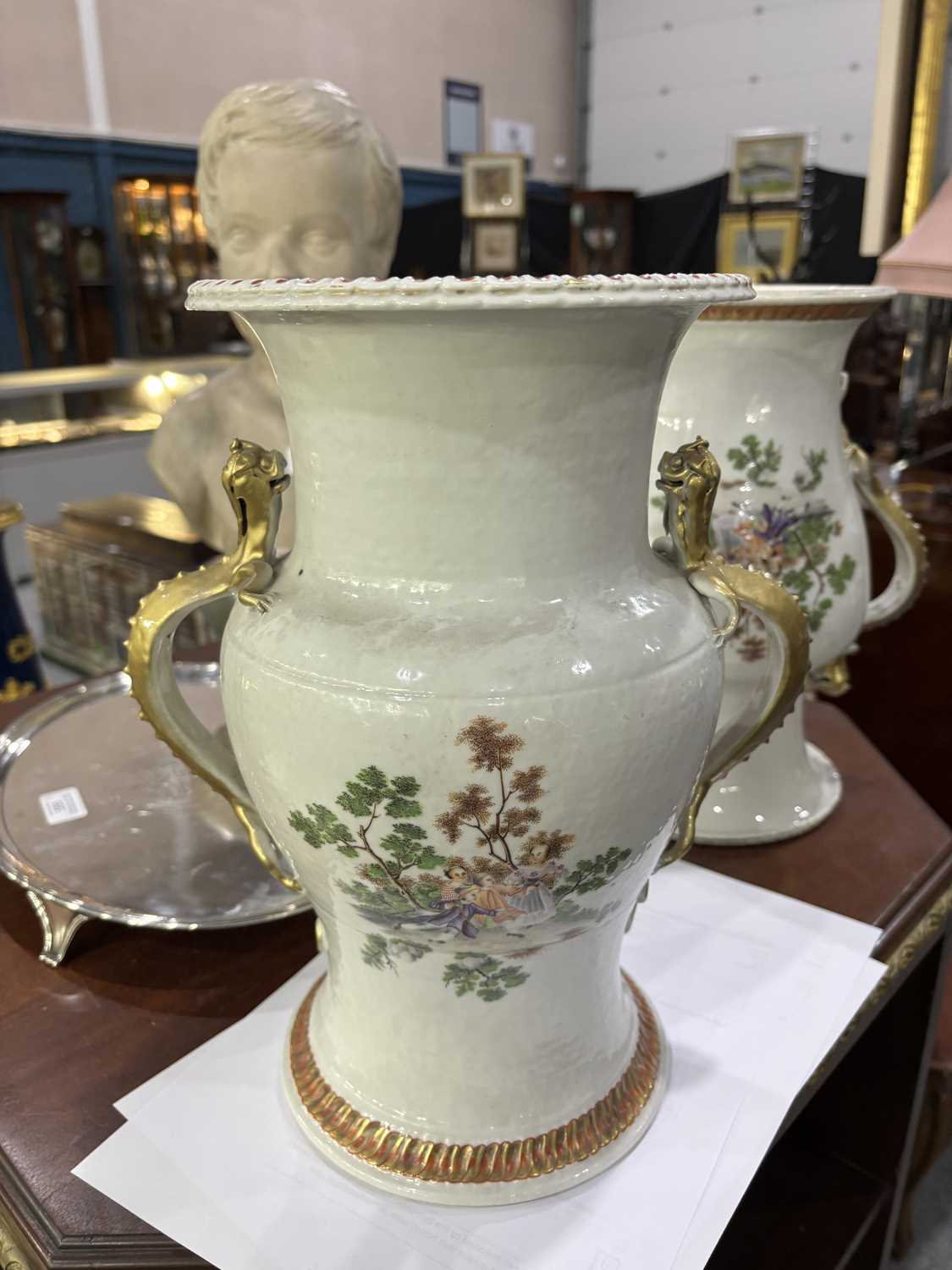 A LARGE PAIR OF CHINESE PORCELAIN VASES - Image 8 of 11