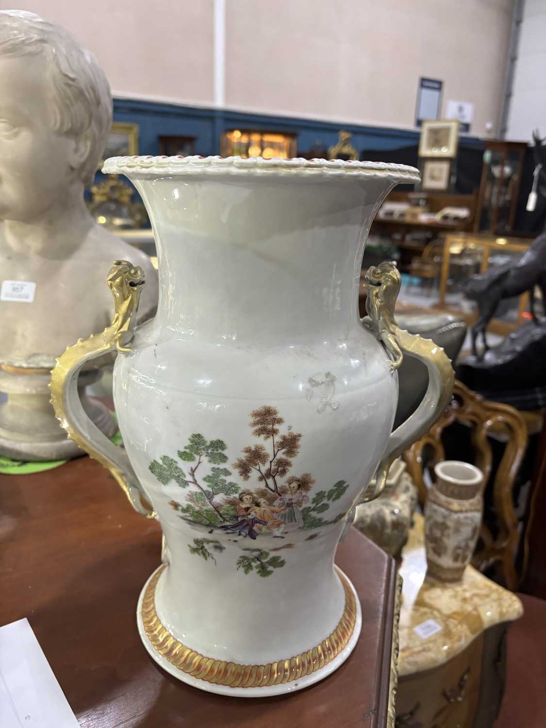 A LARGE PAIR OF CHINESE PORCELAIN VASES - Image 9 of 11