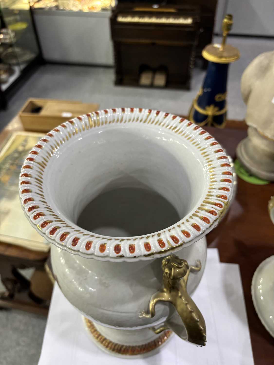 A LARGE PAIR OF CHINESE PORCELAIN VASES - Image 6 of 11