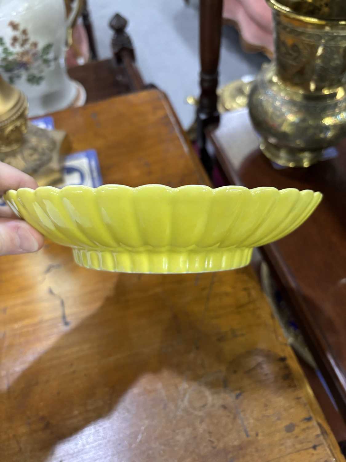 A CHINESE YELLOW-GLAZED PORCELAIN ‘CHRYSANTHEMUM’ DISH - Image 6 of 9