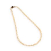 A CULTURED PEARL NECKLACE