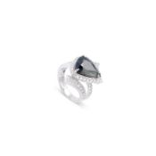 A SAPPHIRE AND DIAMOND CLUSTER RING