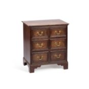 AN 18TH CENTURY STYLE OAK CHEST OF DRAWERS