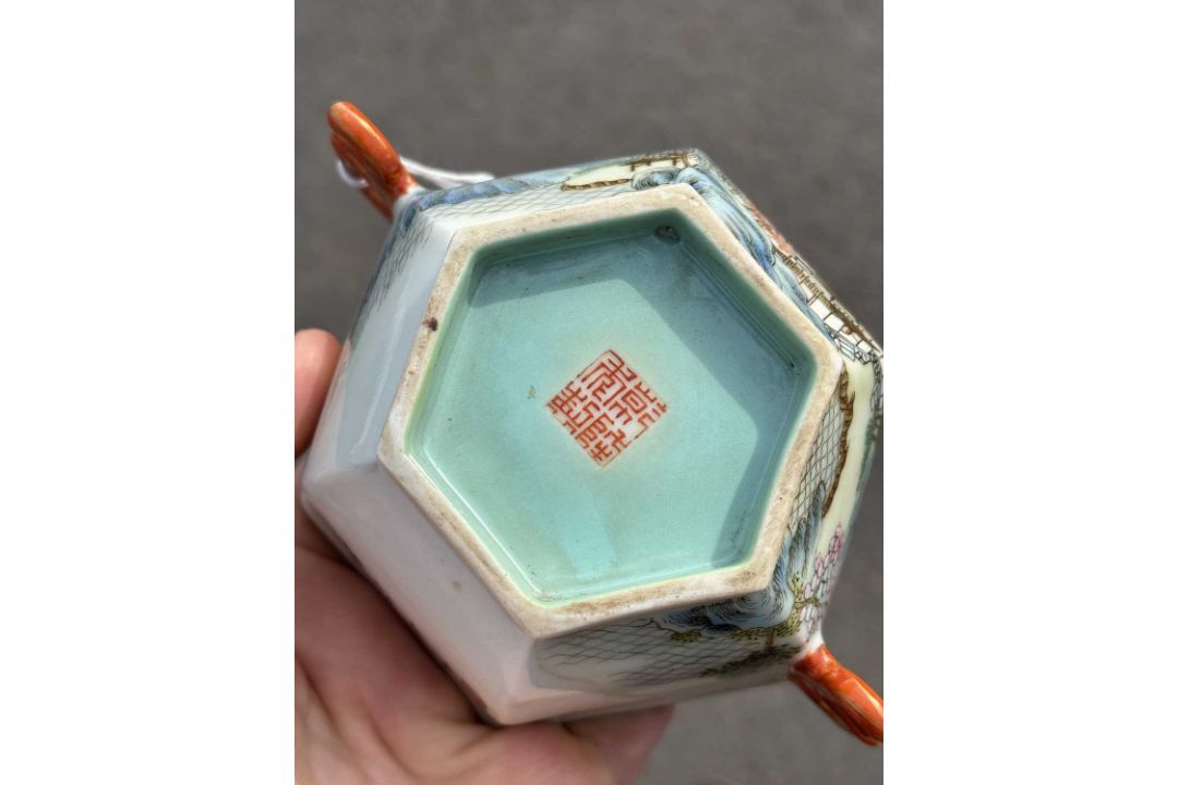 A CHINESE FAMILLE ROSE PORCELAIN TWO-HANDLED BOWL - Image 10 of 12