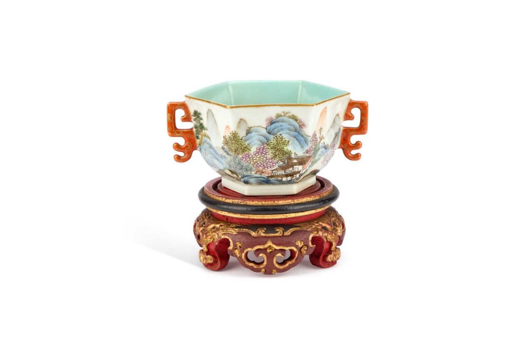 A CHINESE FAMILLE ROSE PORCELAIN TWO-HANDLED BOWL - Image 1 of 12
