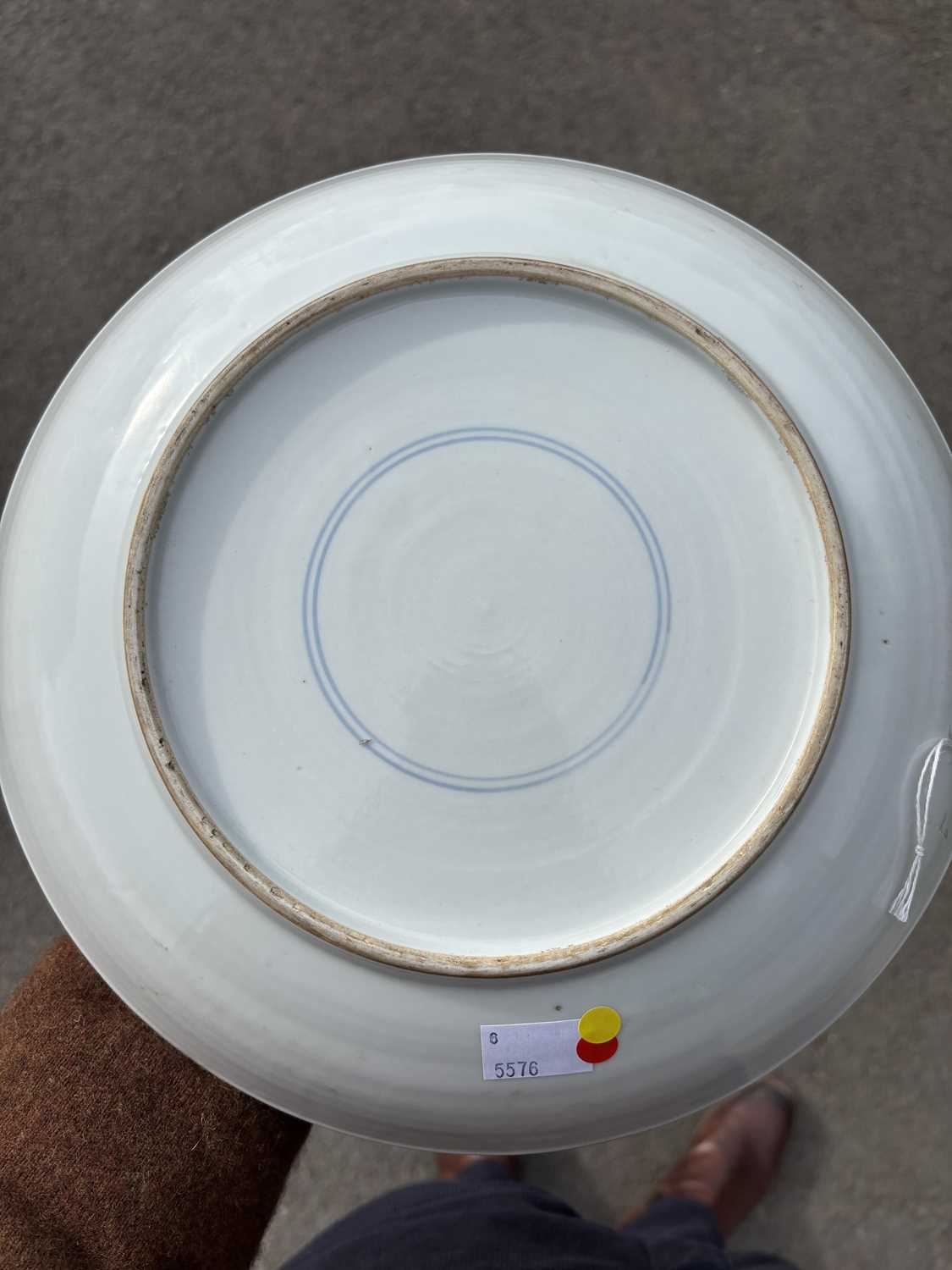 A CHINESE PORCELAIN DISH - Image 7 of 8