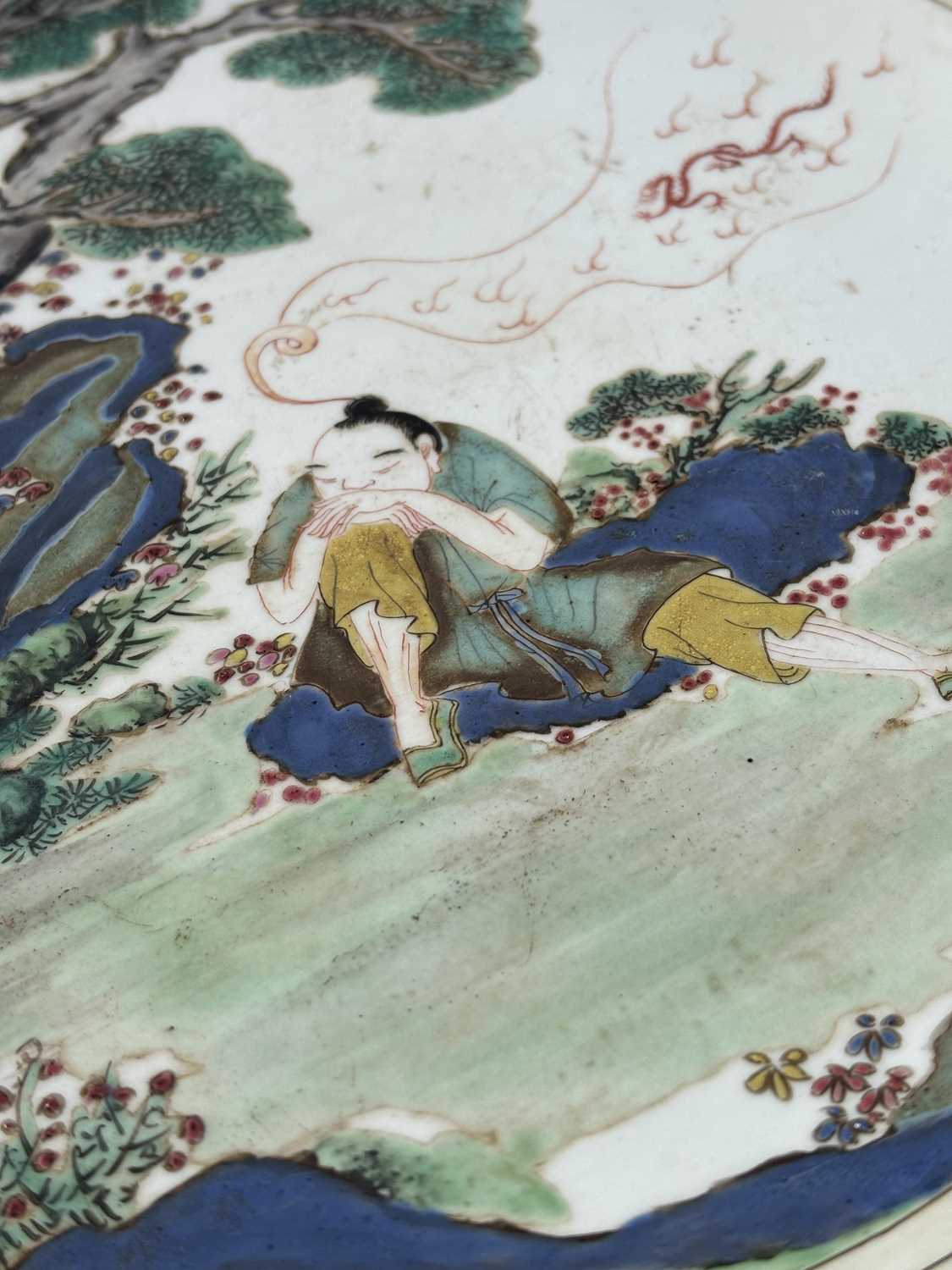 A CHINESE PORCELAIN DISH - Image 4 of 8