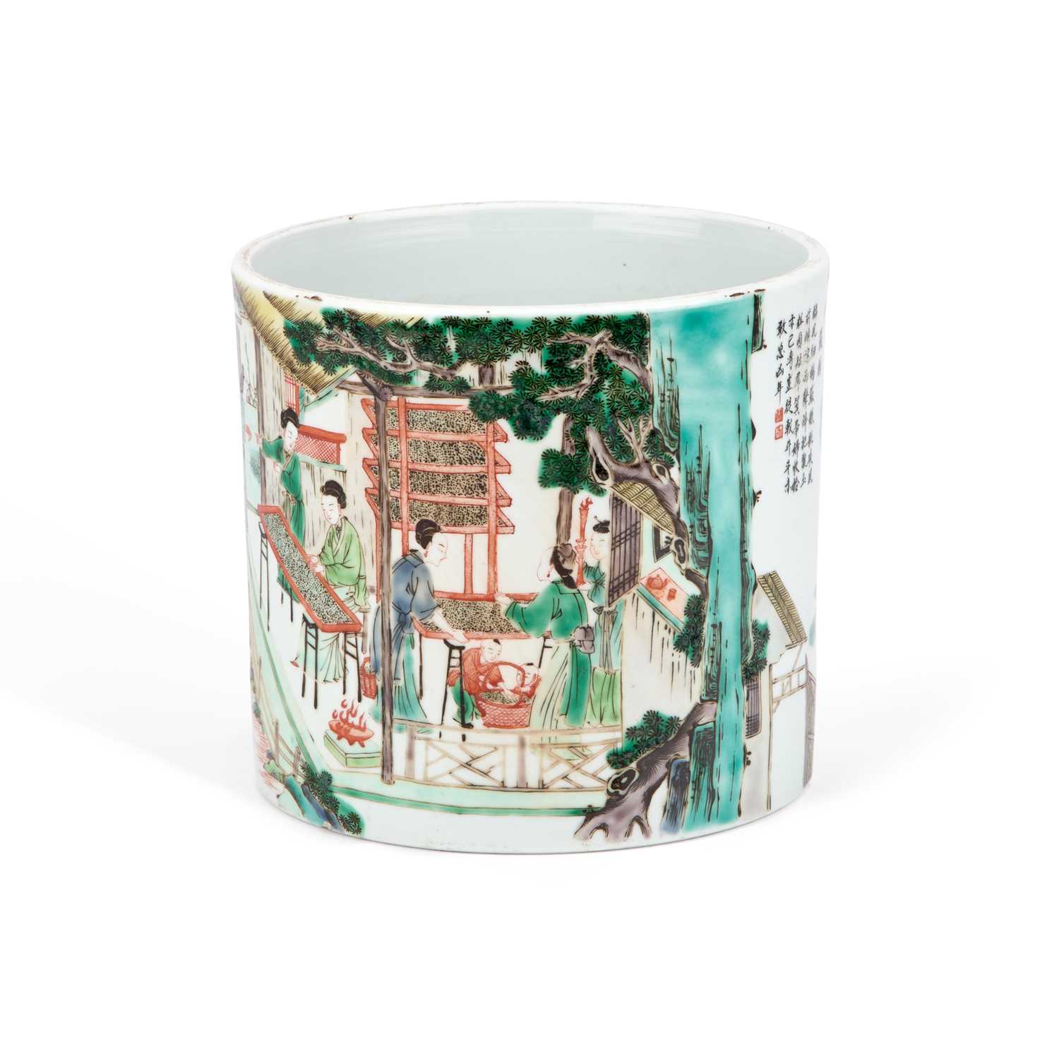 A CHINESE FAMILLE VERTE PORCELAIN BRUSH POT