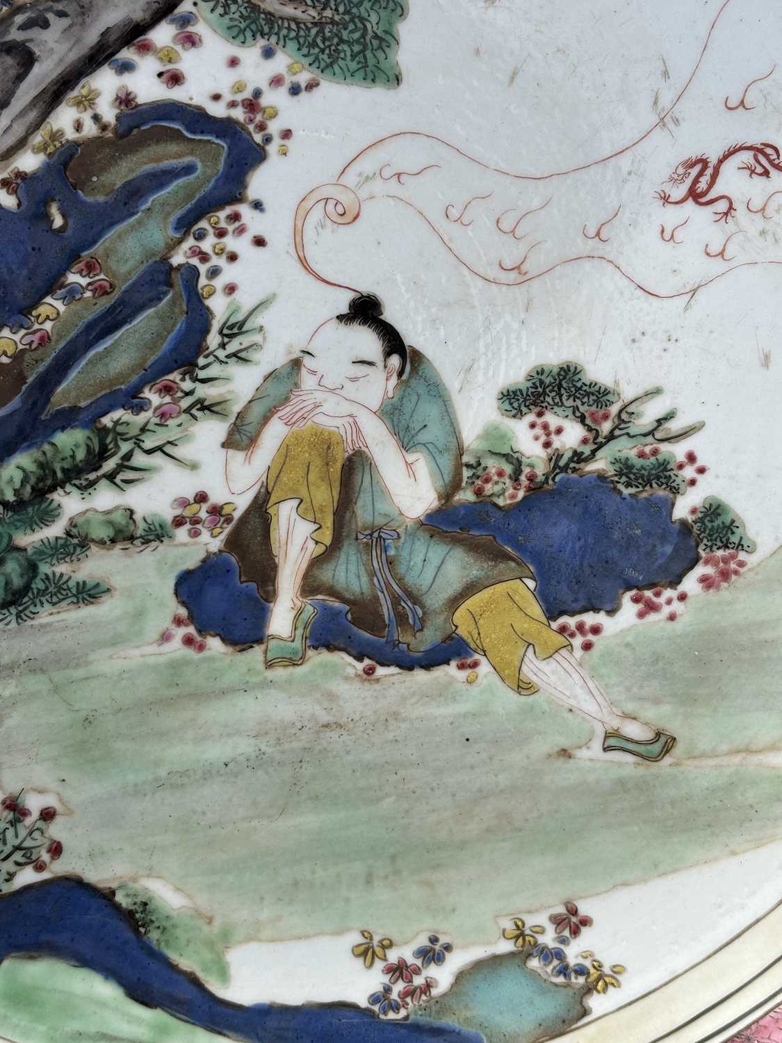 A CHINESE PORCELAIN DISH - Image 8 of 8