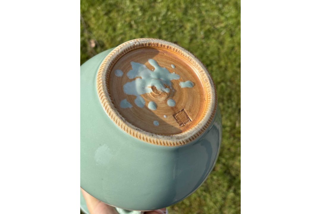 A FINE JAPANESE CELADON-GLAZED VASE BY MAKUZU KOZAN, CIRCA 1905 - Image 4 of 10