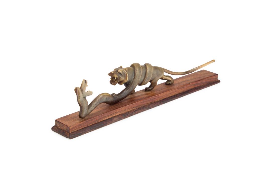 A 19TH CENTURY ANGLO-INDIAN CARVED RHINOCEROS HORN MODEL OF A TIGER AND A SNAKE