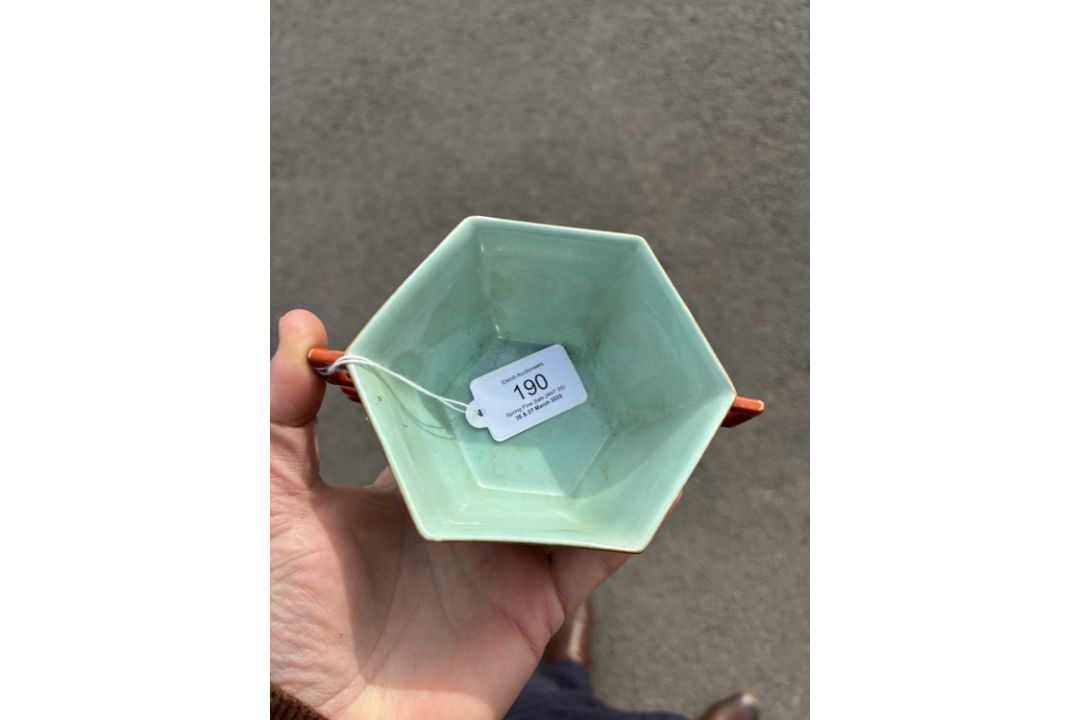 A CHINESE FAMILLE ROSE PORCELAIN TWO-HANDLED BOWL - Image 12 of 12