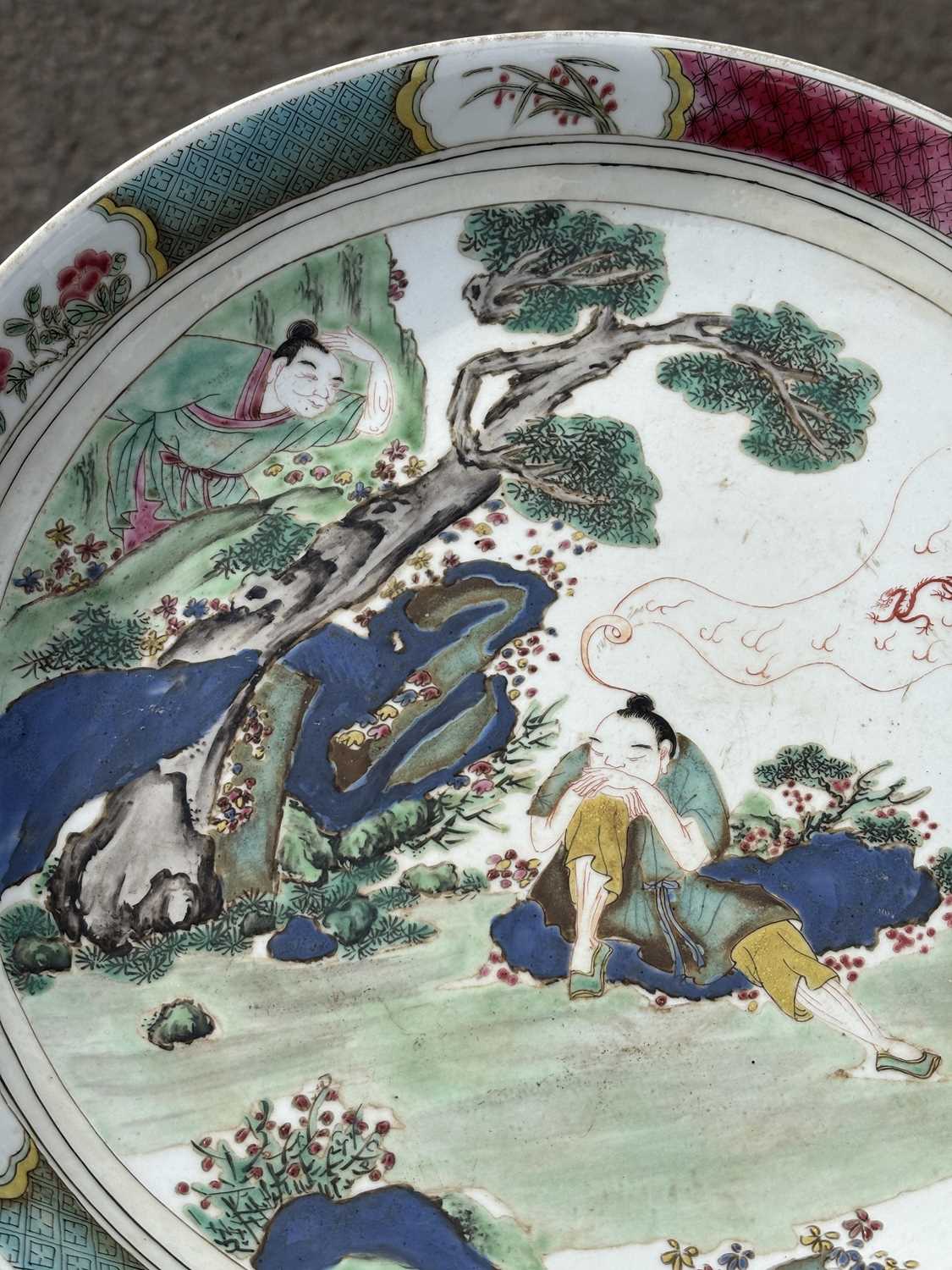 A CHINESE PORCELAIN DISH - Image 5 of 8