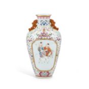 A CHINESE FAMILLE ROSE PORCELAIN VASE