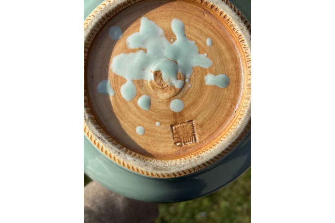 A FINE JAPANESE CELADON-GLAZED VASE BY MAKUZU KOZAN, CIRCA 1905 - Image 8 of 10