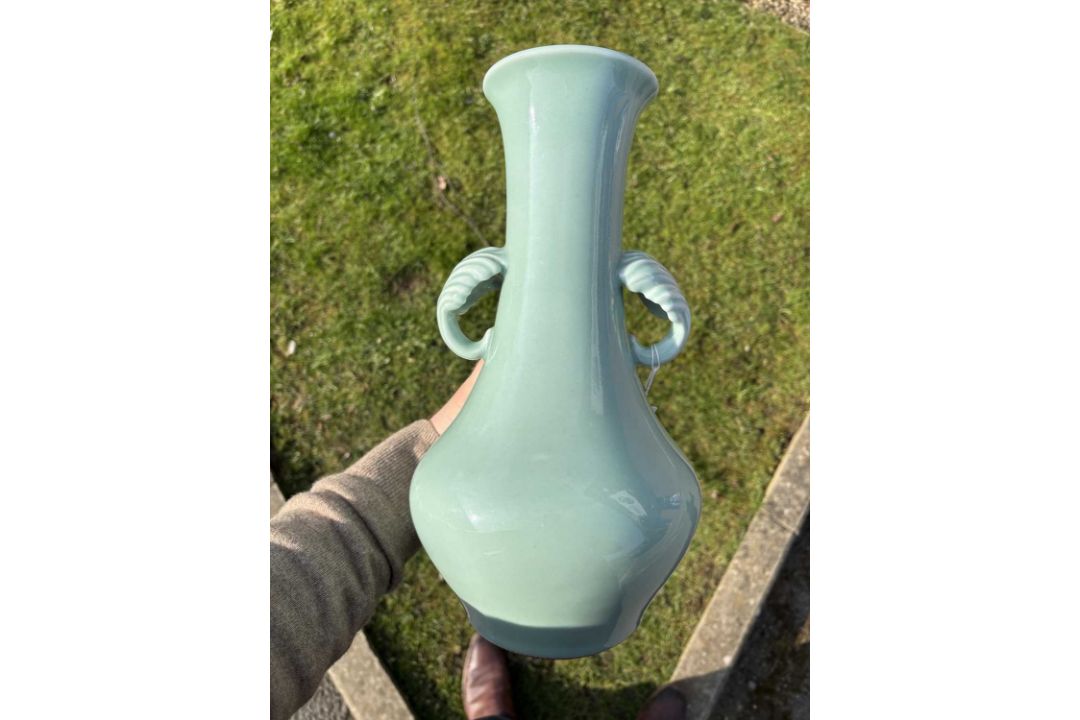 A FINE JAPANESE CELADON-GLAZED VASE BY MAKUZU KOZAN, CIRCA 1905 - Image 7 of 10