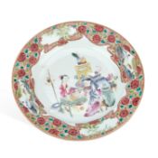 A CHINESE FAMILLE ROSE PORCELAIN PLATE