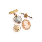 A GROUP OF JEWELLERY