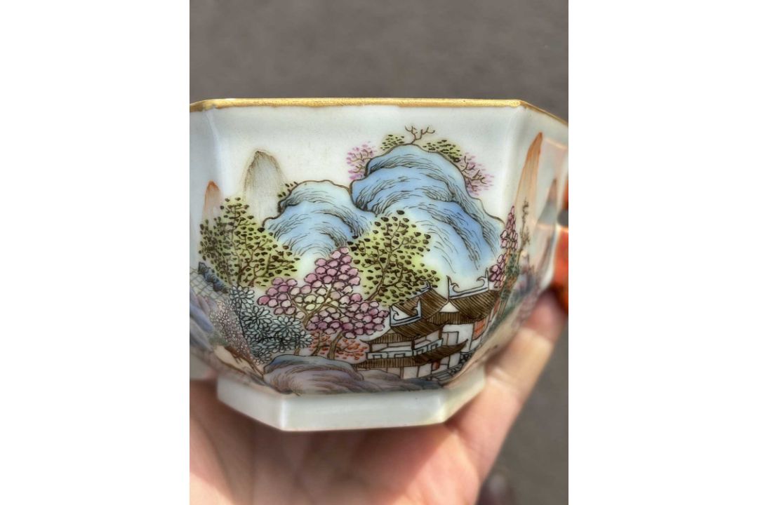 A CHINESE FAMILLE ROSE PORCELAIN TWO-HANDLED BOWL - Image 11 of 12