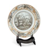 A CHINESE GRISAILLE-DECORATED PORCELAIN PLATE