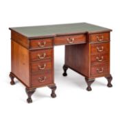 A GEORGIAN STYLE MAHOGANY PEDESTAL DESK