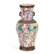 A LARGE CHINESE FAMILLE ROSE VASE 19TH CENTURY