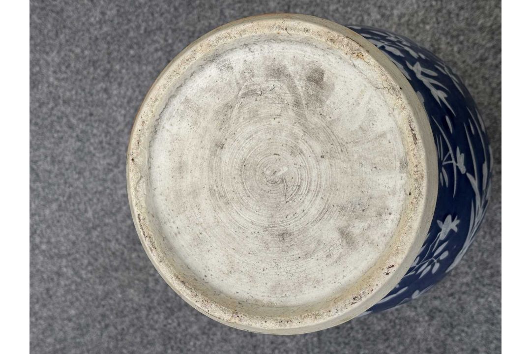 A LARGE PAIR OF CHINESE BLUE AND WHITE PORCELAIN VASES 19TH CENTURY - Image 8 of 10