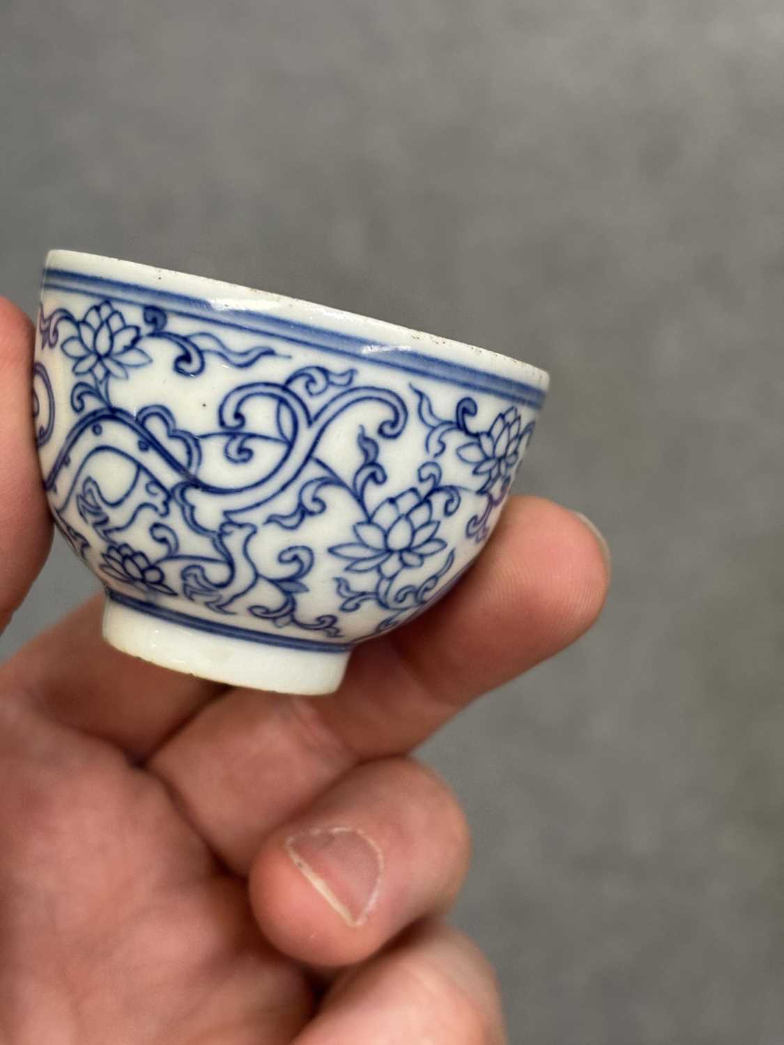 THREE CHINESE BLUE AND WHITE PORCELAIN CUPS - Image 10 of 15
