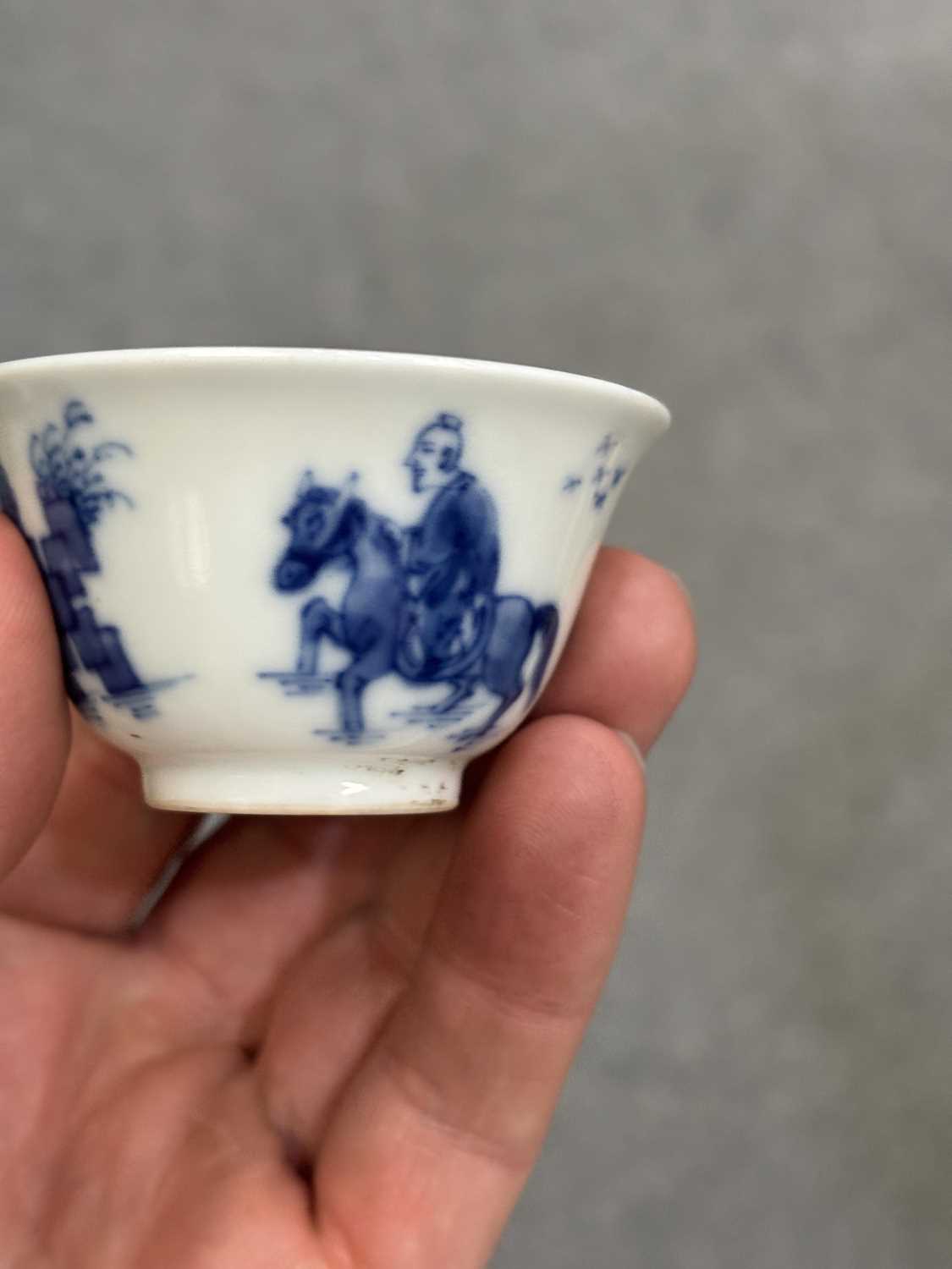 THREE CHINESE BLUE AND WHITE PORCELAIN CUPS - Image 14 of 15