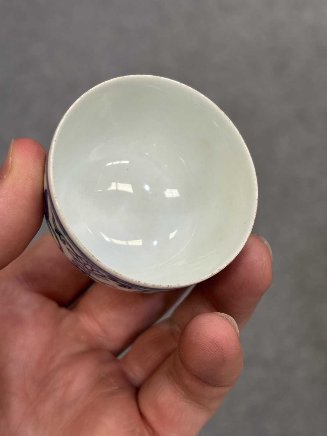 THREE CHINESE BLUE AND WHITE PORCELAIN CUPS - Image 8 of 15
