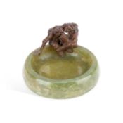A 20TH CENTURY BRONZE AND ONYX ASHTRAY