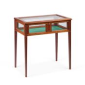 AN EDWARDIAN INLAID MAHOGANY BIJOUTERIE TABLE