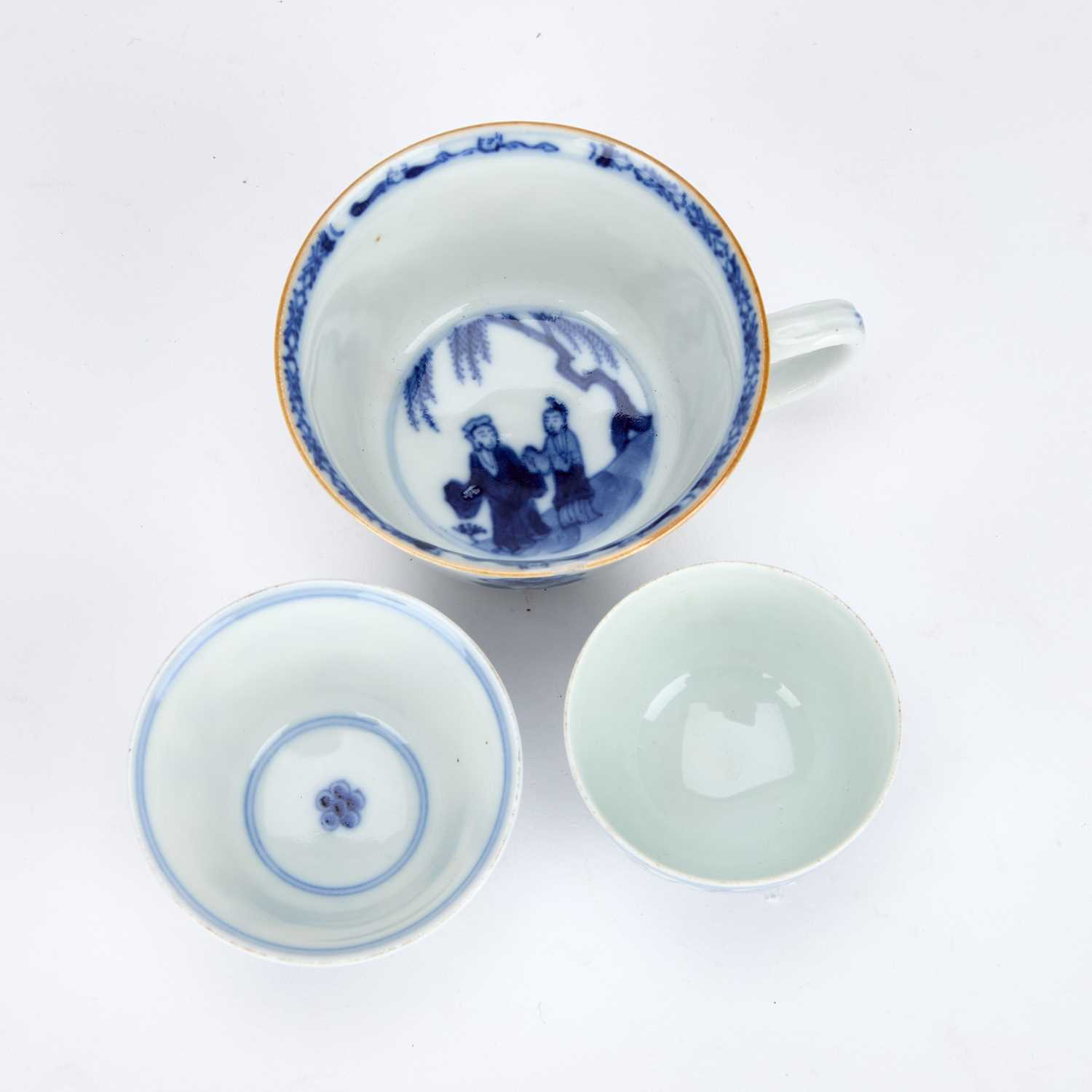 THREE CHINESE BLUE AND WHITE PORCELAIN CUPS - Image 2 of 15