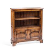 A TITCHMARSH & GOODWIN OAK BOOKCASE CABINET