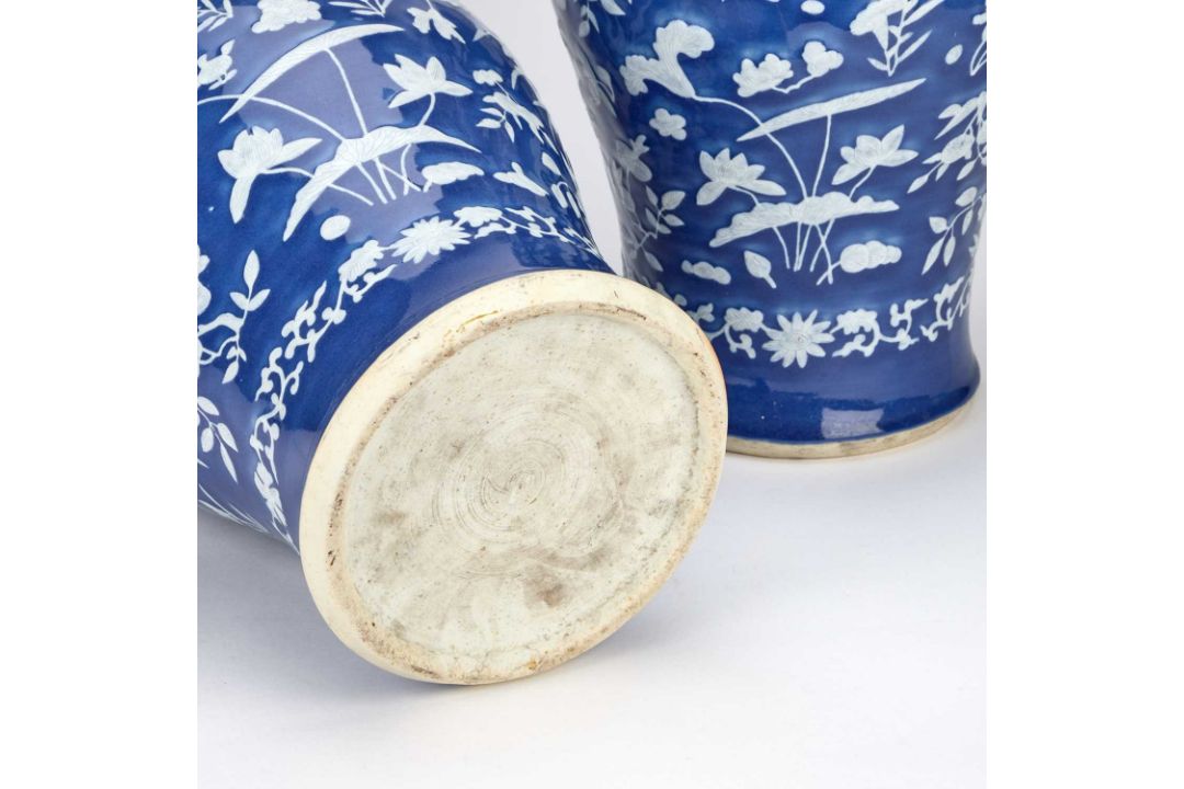 A LARGE PAIR OF CHINESE BLUE AND WHITE PORCELAIN VASES 19TH CENTURY - Image 2 of 10