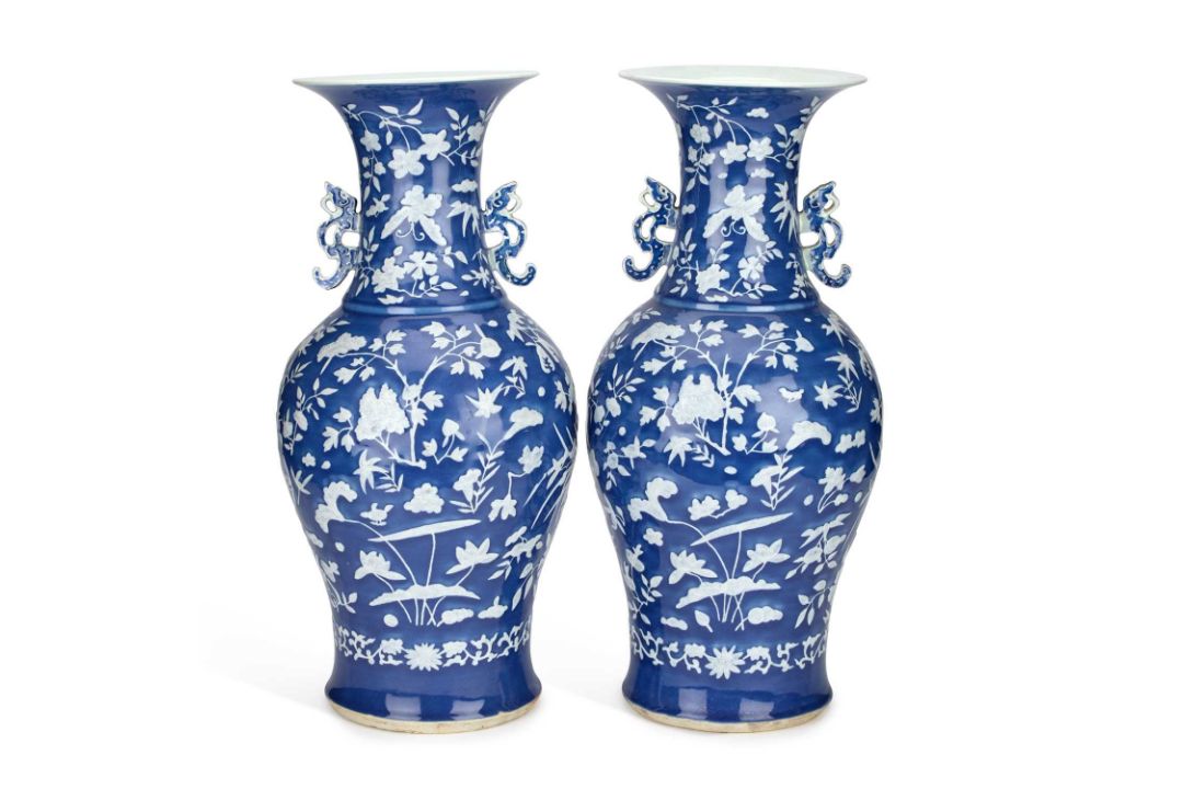A LARGE PAIR OF CHINESE BLUE AND WHITE PORCELAIN VASES 19TH CENTURY - Image 1 of 10
