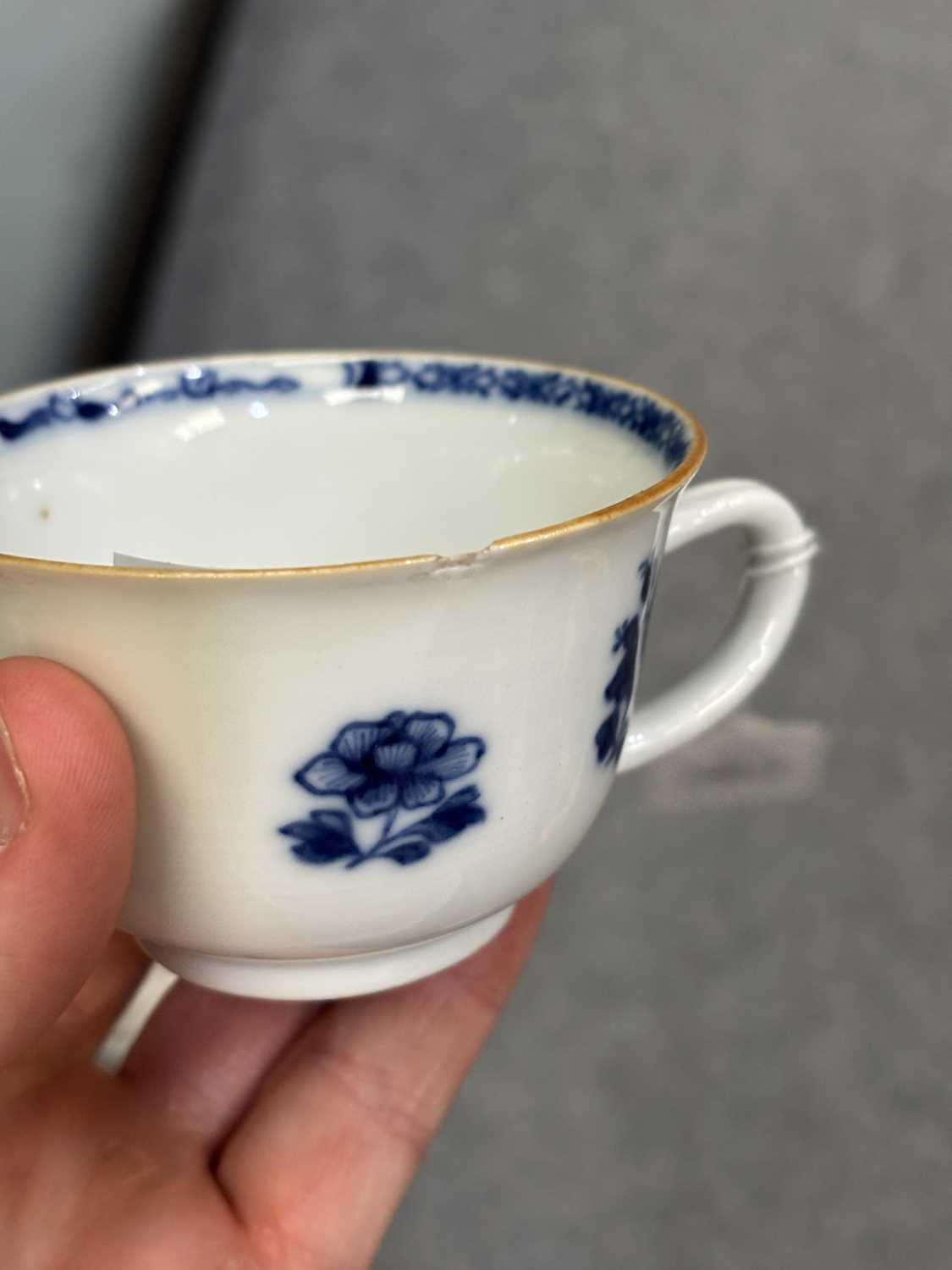 THREE CHINESE BLUE AND WHITE PORCELAIN CUPS - Image 7 of 15