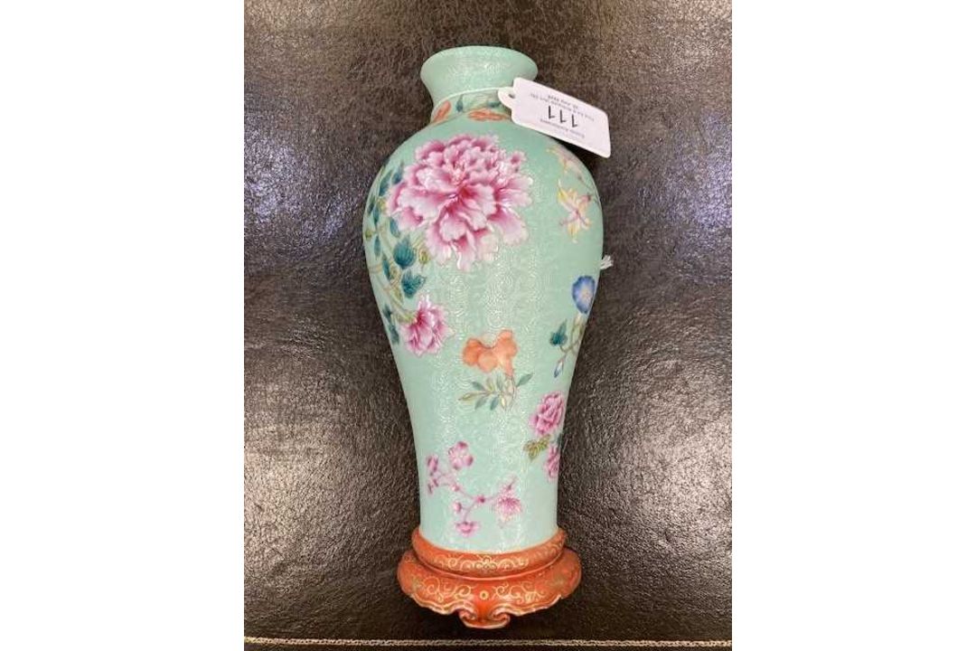 A CHINESE FAMILLE ROSE 'FLORAL' WALL VASE - Image 7 of 14