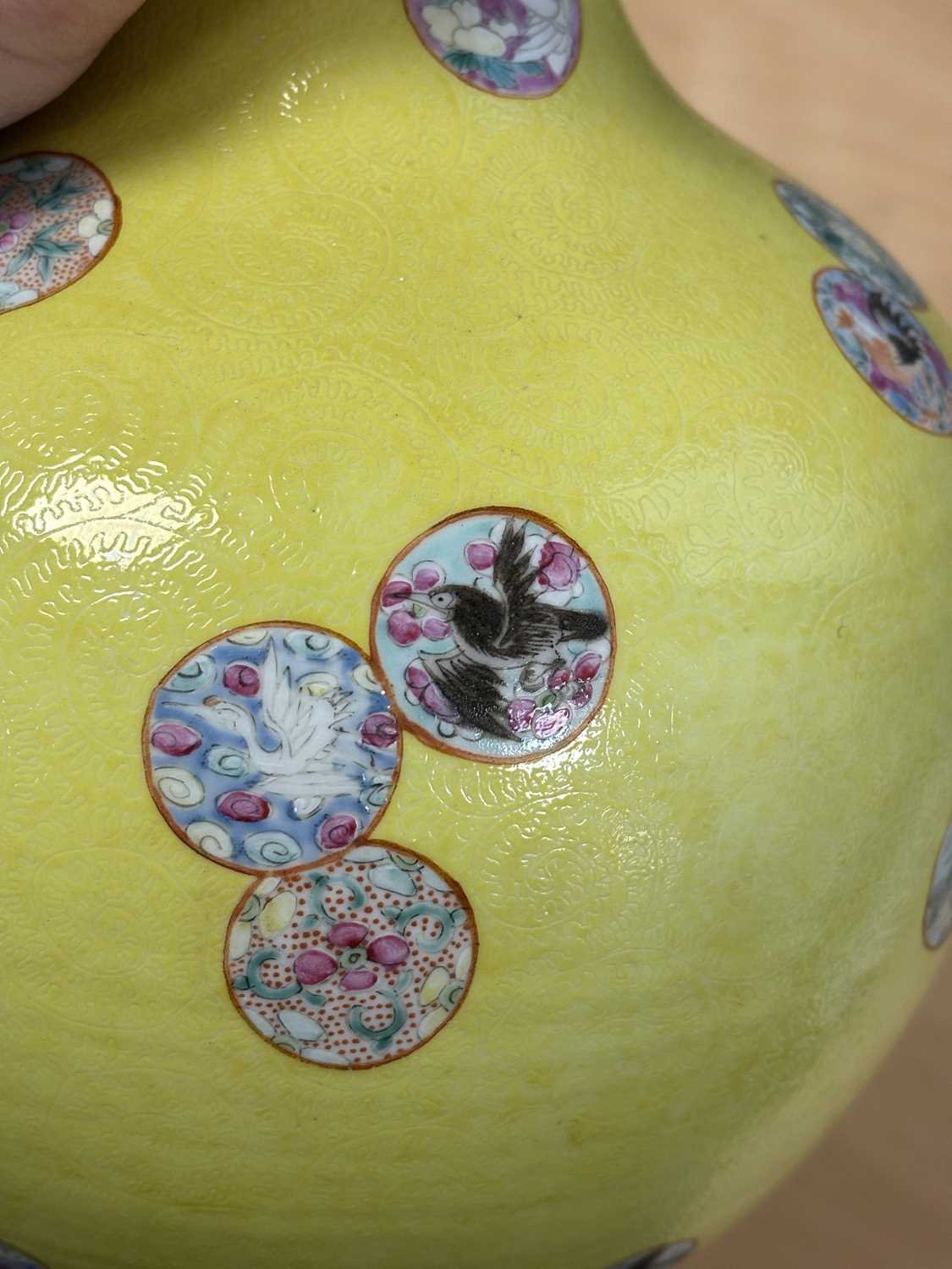 A CHINESE FAMILLE ROSE SGRAFFITO PORCELAIN BOTTLE VASE WITH A YELLOW GROUND - Image 5 of 10