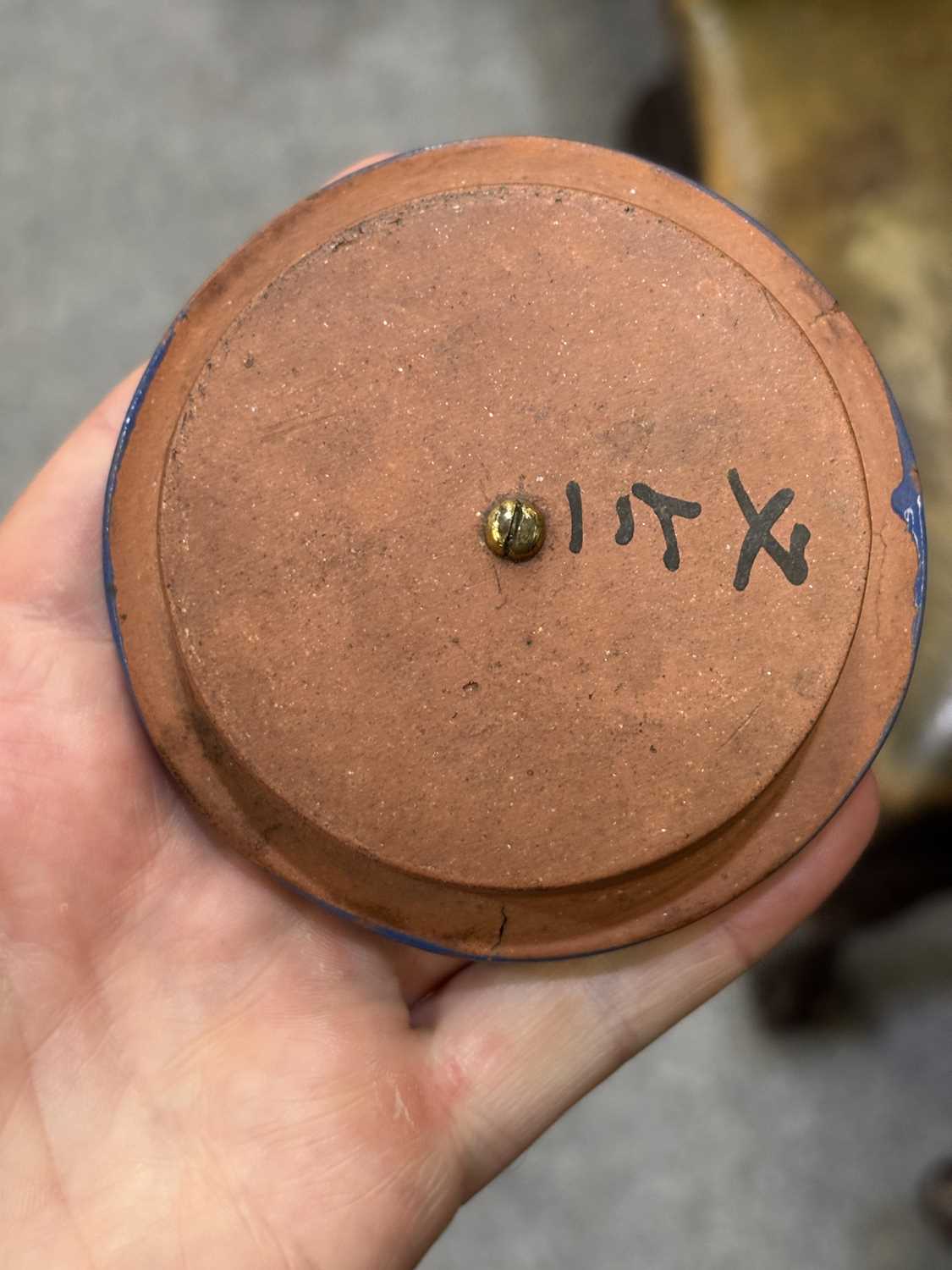 A CHINESE YIXING ENAMELLED TEAPOT AND COVER 19TH CENTURY - Image 3 of 11