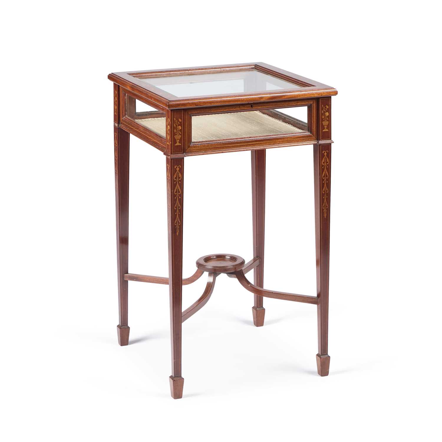 AN EDWARDIAN INLAID MAHOGANY BIJOUTERIE TABLE