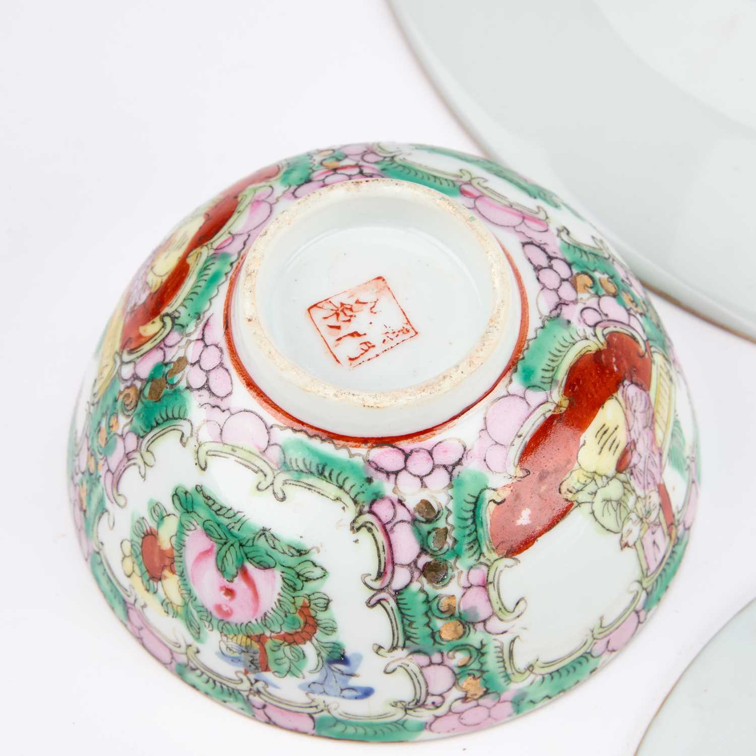 A COLLECTION OF CHINESE FAMILLE ROSE PORCELAIN - Image 5 of 5
